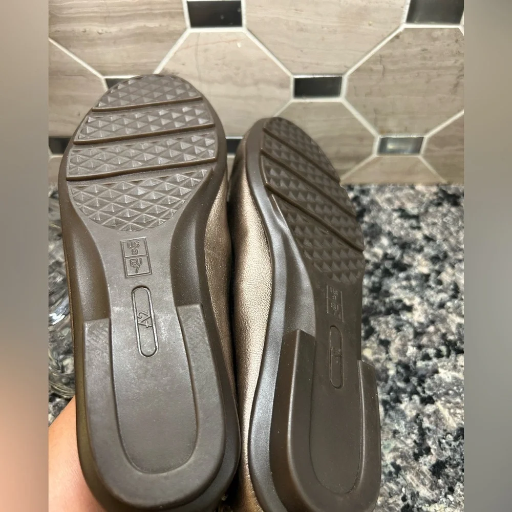 A2 By Aerosoles Women's Metallic Bronze Loafers size 9